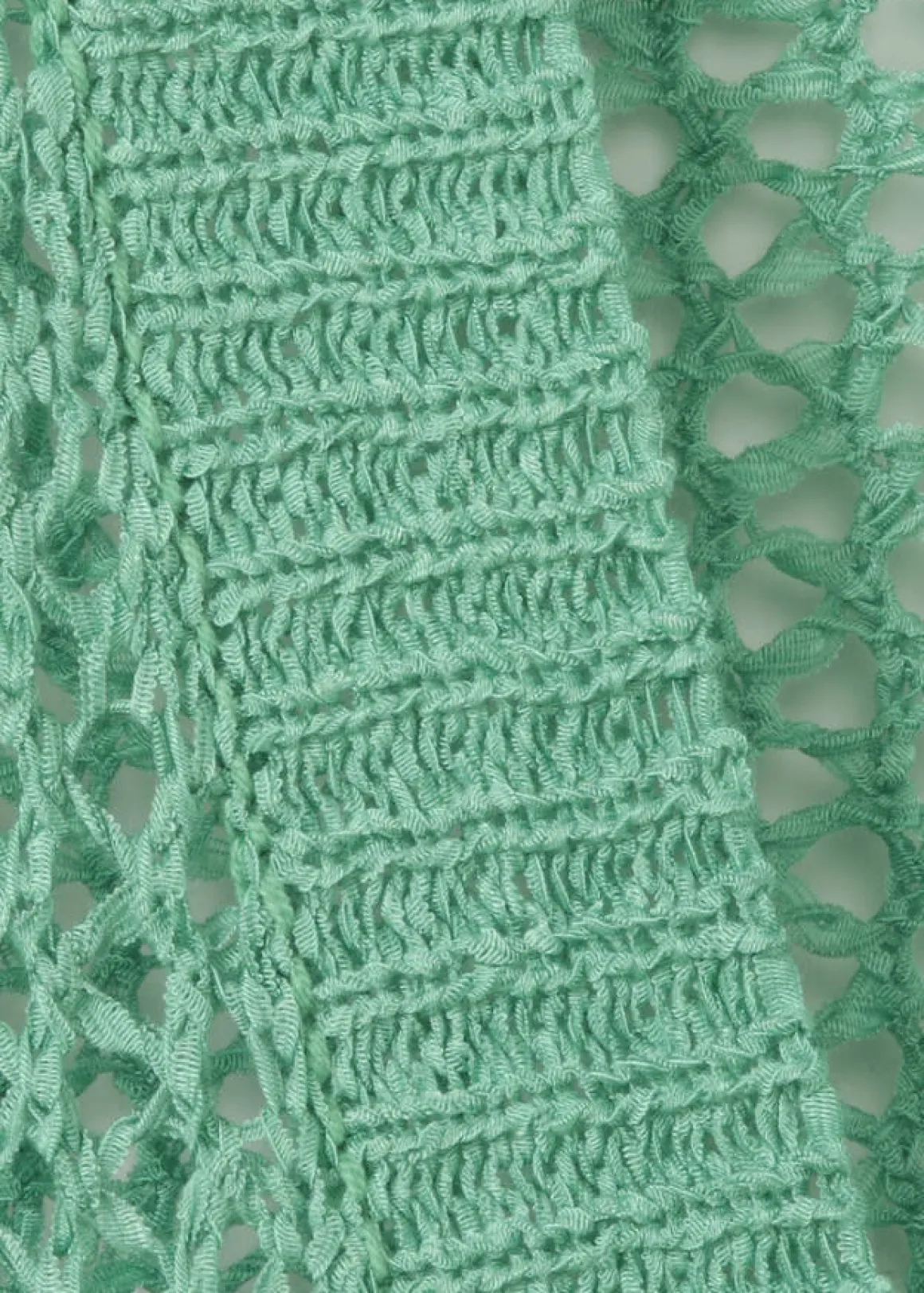 Luftige Strickjacke in Trendfarben