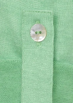 Luftige Strickjacke in Trendfarben