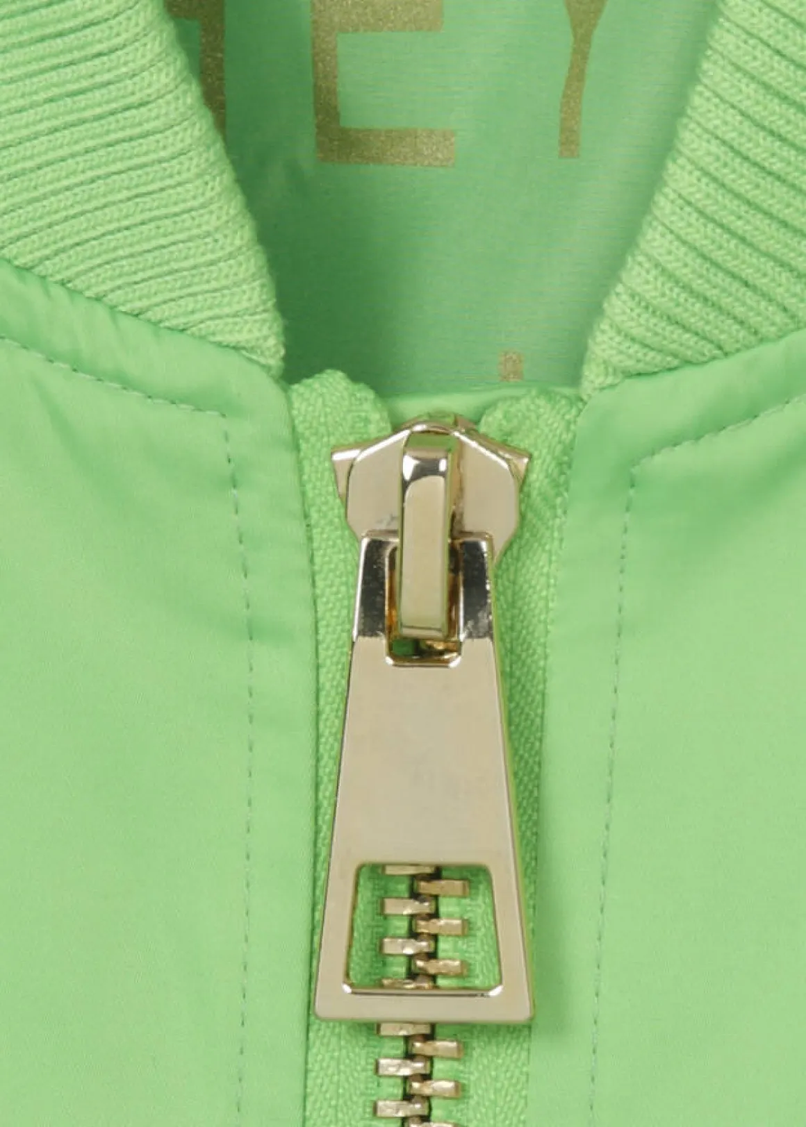 Moderne Outdoorjacke in unifarbenem Design