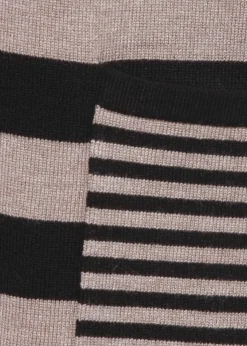 Modischer Pullover mit gestreiftem Allover-Muster